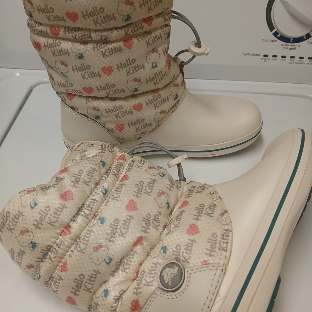 Crocs Hello Kitty RARE Boots - Picture 6 of 12